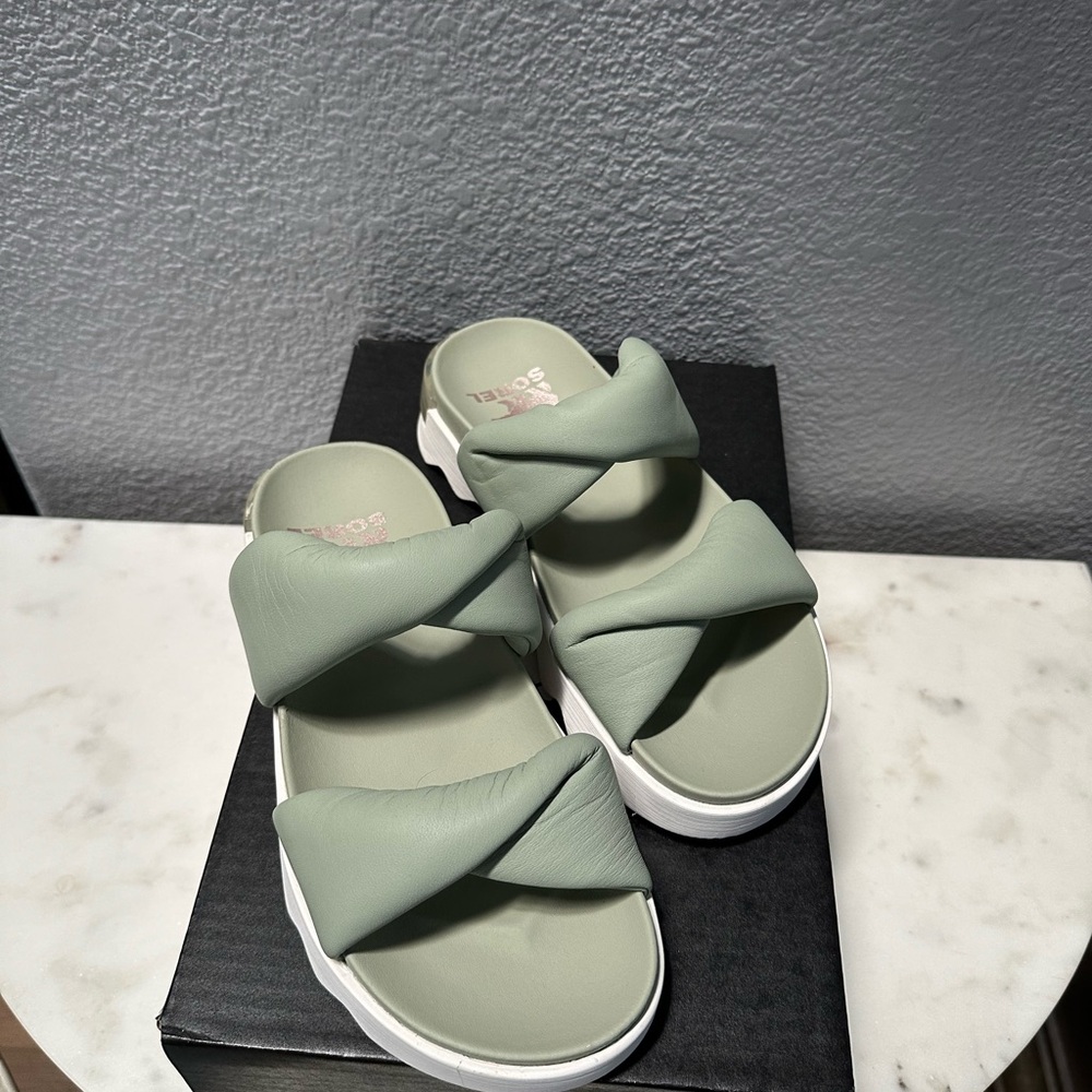 Sorel Viibe twist sandals safari green size 6 NWB
